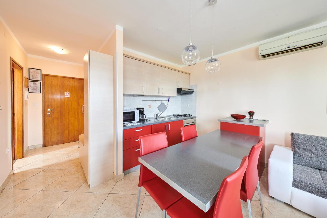 Apartman Moela 23 & 24 *