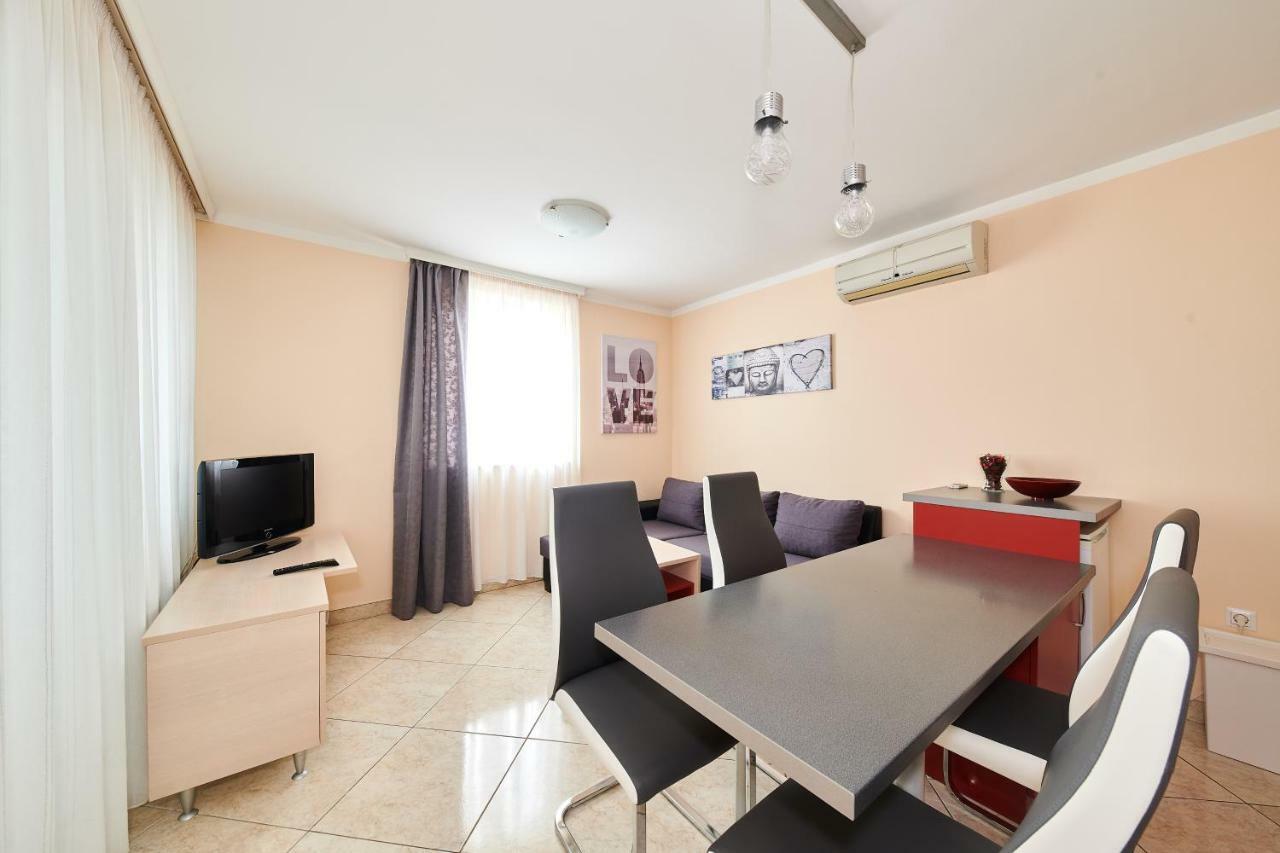 Apartman Moela 23 & 24 *